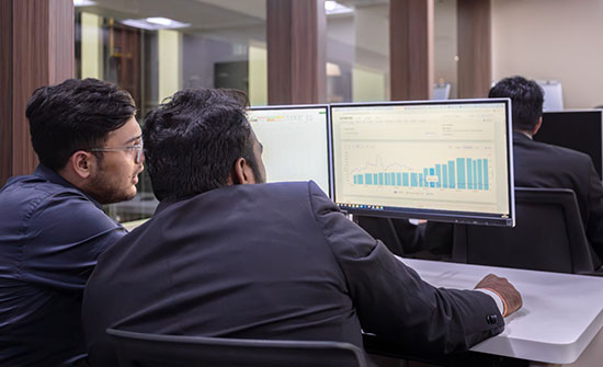 NMIMS Students Working in Bloomberg Terminal Lab